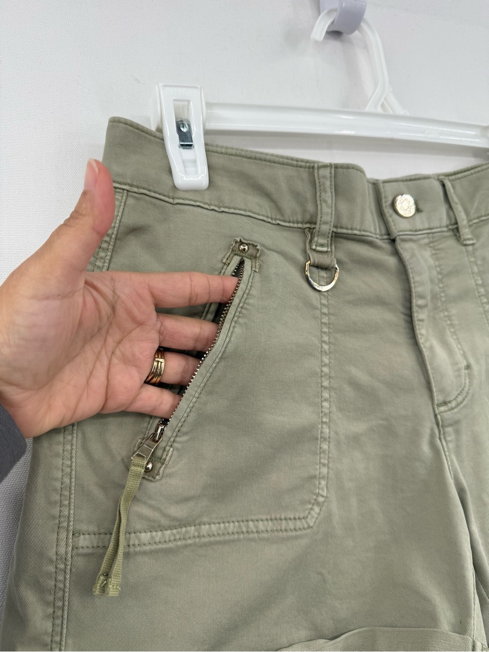 White House Black Market WHBM Olive Green Cargo Shorts Mid Rise Utility 4.5” - Picture 2 of 13